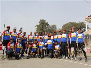 Mr. Aditya Mehra founder Aditya Mehra Foundation along with other participants of BSF Gallant’s Ride 2016 & Curtain raiser for Infinity Ride 2017